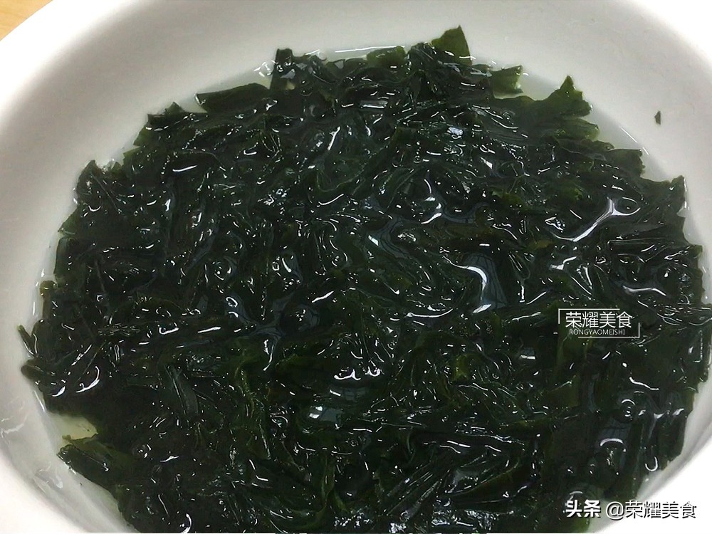 凉拌螺旋藻和海石花,深海螺旋藻凉拌怎么做