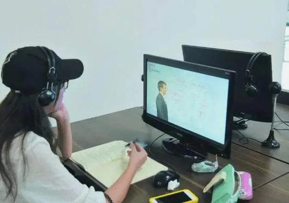 大学校园网络有多强？浏览网站的学生被警告，堪称“公开处刑”