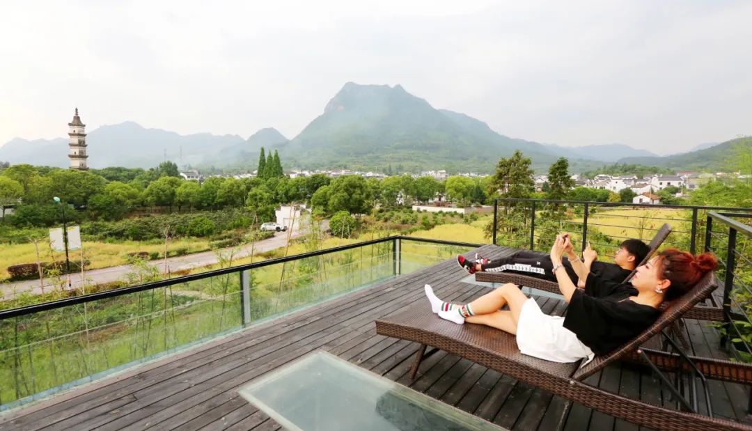 夜新叶，新叶夜，夜夜夜夜夜！唱吧醉仙居，探秘奶茶吧，茶憩戏曲馆，漫步烟花巷……每周六晚