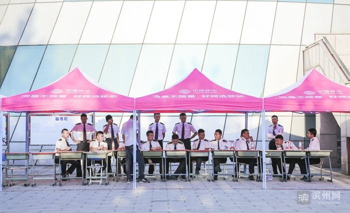 2018时光已走滨州日报90后小美摄影记者定格了您的最美