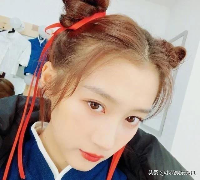 关晓彤同款发型丸子头,关晓彤扎麻花辫同款发型