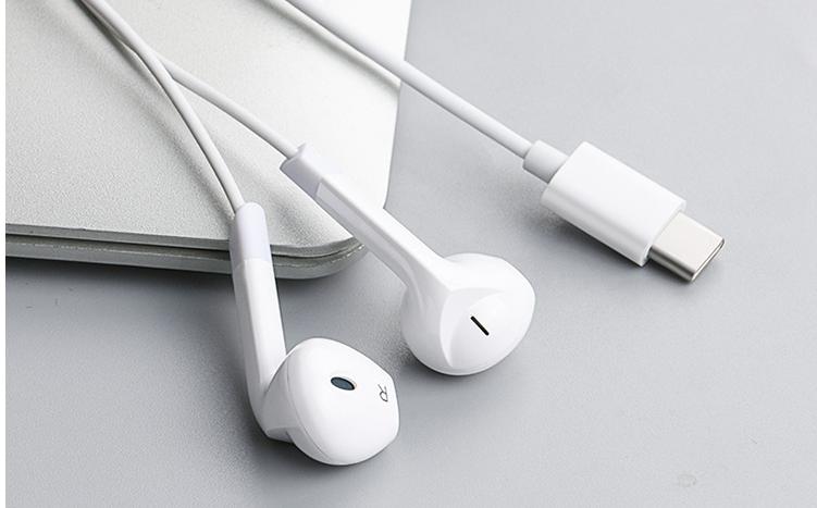 usb接口耳机和普通接口耳机的区别,lineout接口和耳机接口哪个好