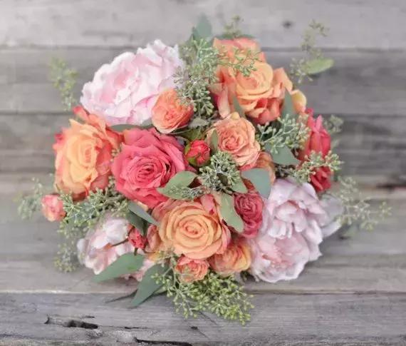 潘通流行色是怎么确定的,潘通官网2021流行色亮黄色