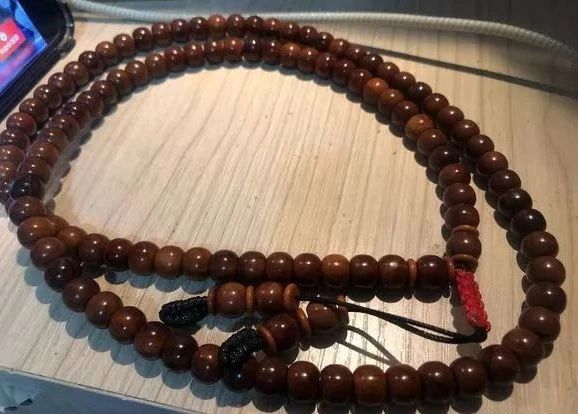 沉香手串包浆好还是不包浆好,怎样分辨包浆和不包浆的手串