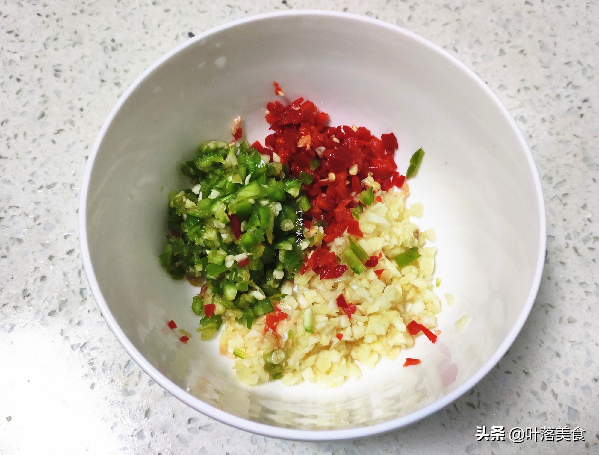 茄子怎么焖才不会变颜色,茄子炒出来怎么还是白色的