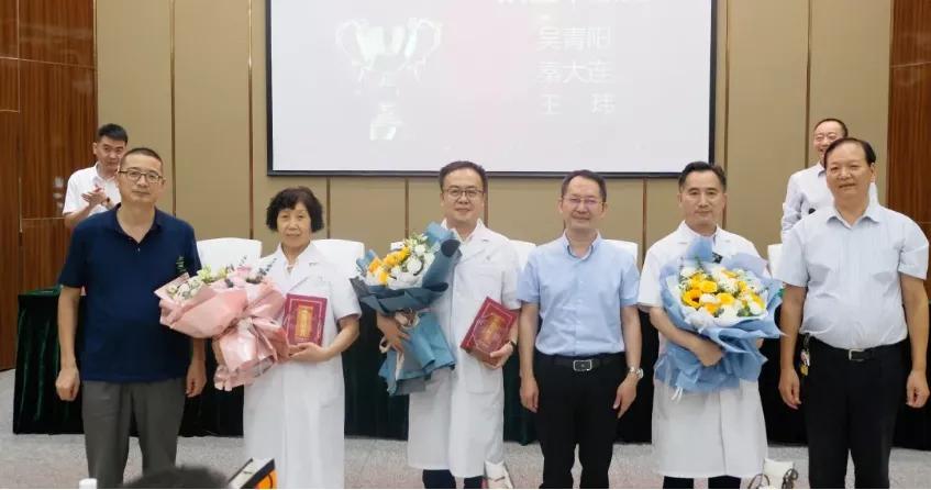 弘扬抗疫精神同心共抗疫情,医师节弘扬抗疫精神护佑人民健康