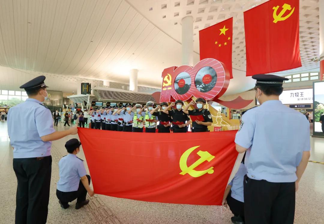 越是关键时期越是考验担当,越是关键时刻越要坚持