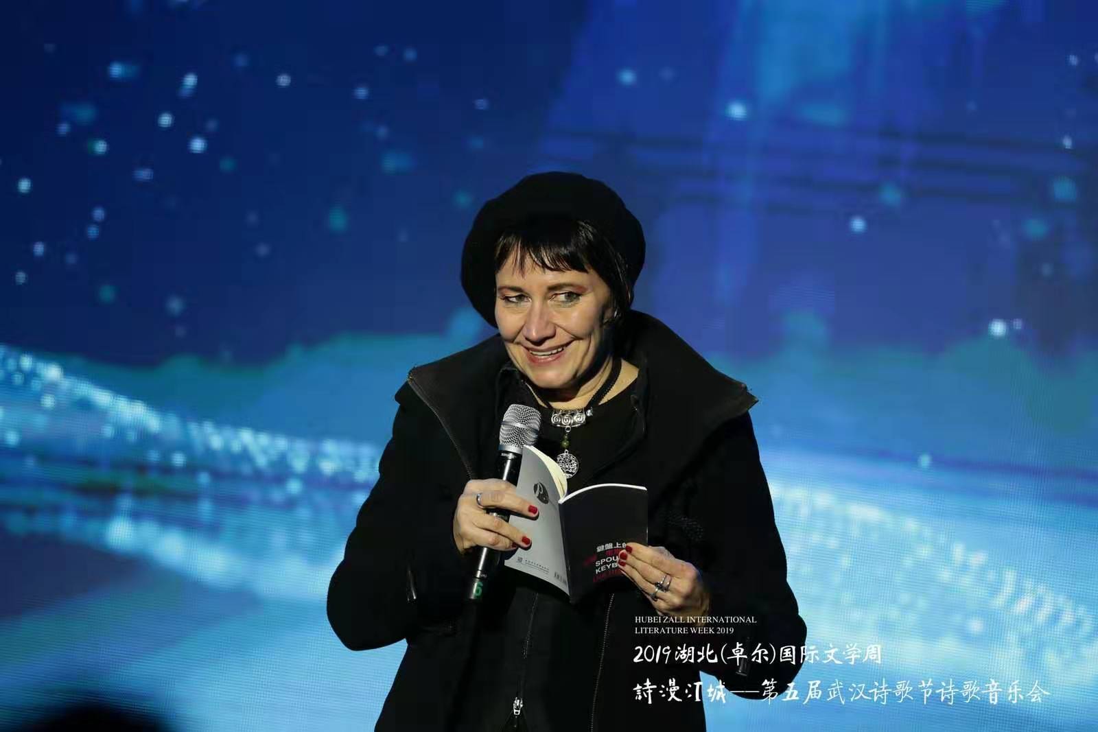 穿越诗歌芬芳的星海，第五届诗歌音乐会在卓尔书店举行