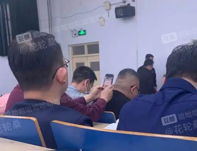 哈哈哈哈哈我笑到我家的狗偷开邻居家的车送我去精神病院