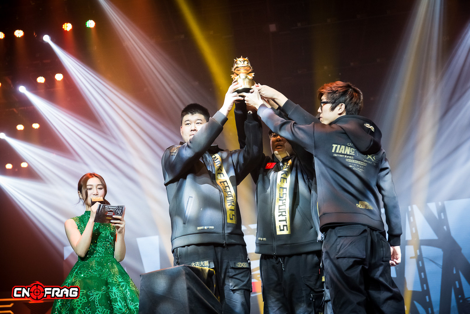 TheYearinPhotos-cnFrag2018年度电竞图片