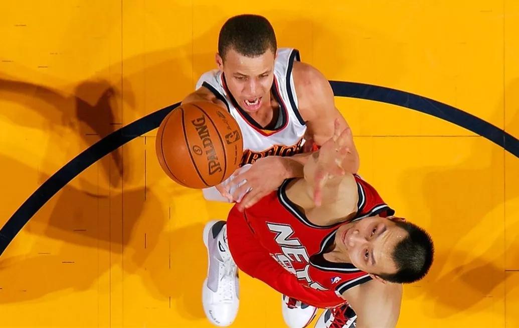 易建联国家队16年,易建联16岁时扣篮