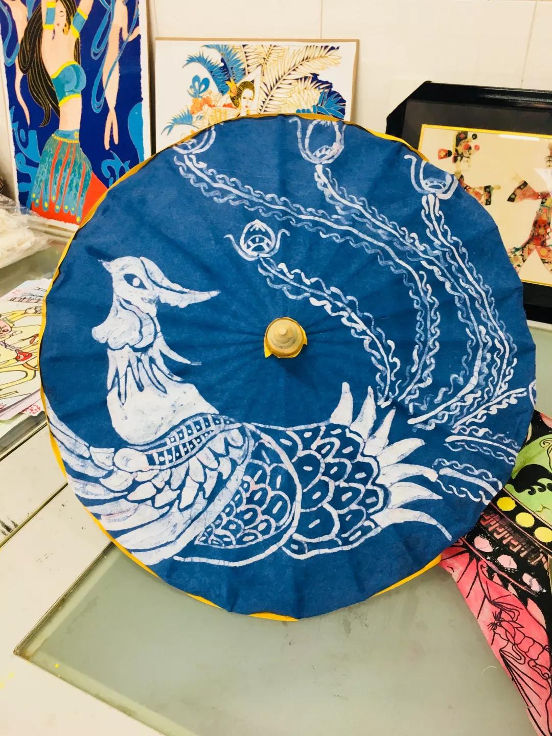 一幅新年主题画小学生,小学生新春祝福美术画