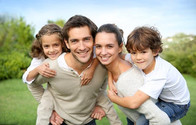 双胞胎姐姐妹妹大哭,双胞胎姐妹每天都大哭