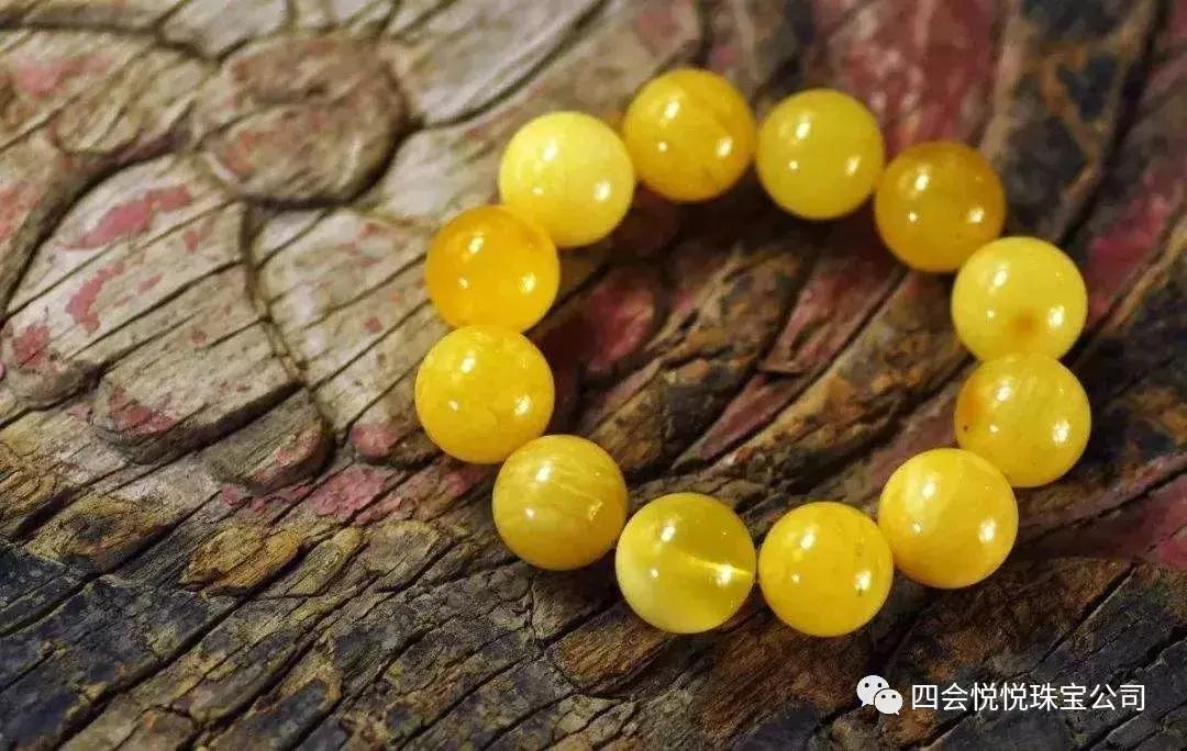 蜜蜡光泽油润,蜜蜡放久了有什么变化