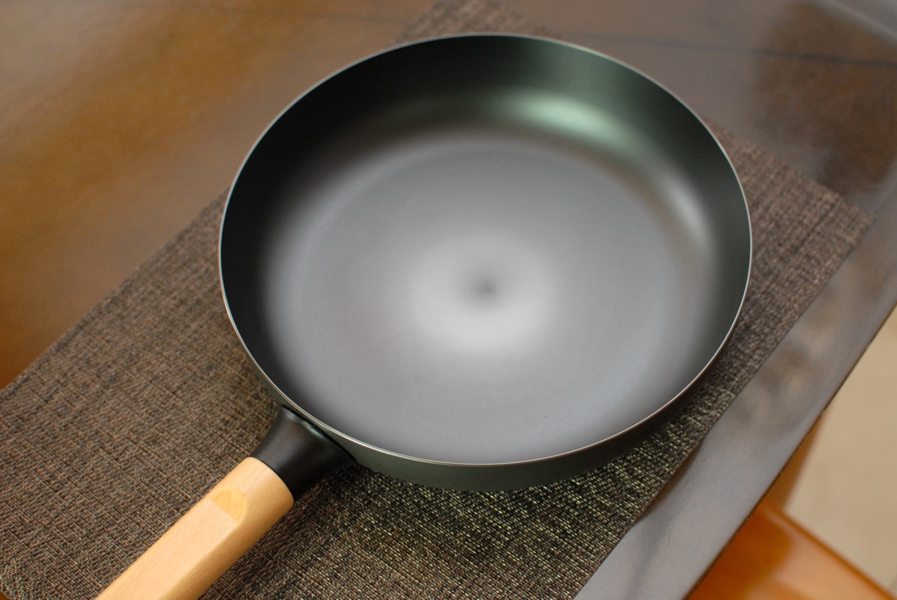 无涂层精铁平底煎锅不粘锅,钛金无涂层24寸煎锅