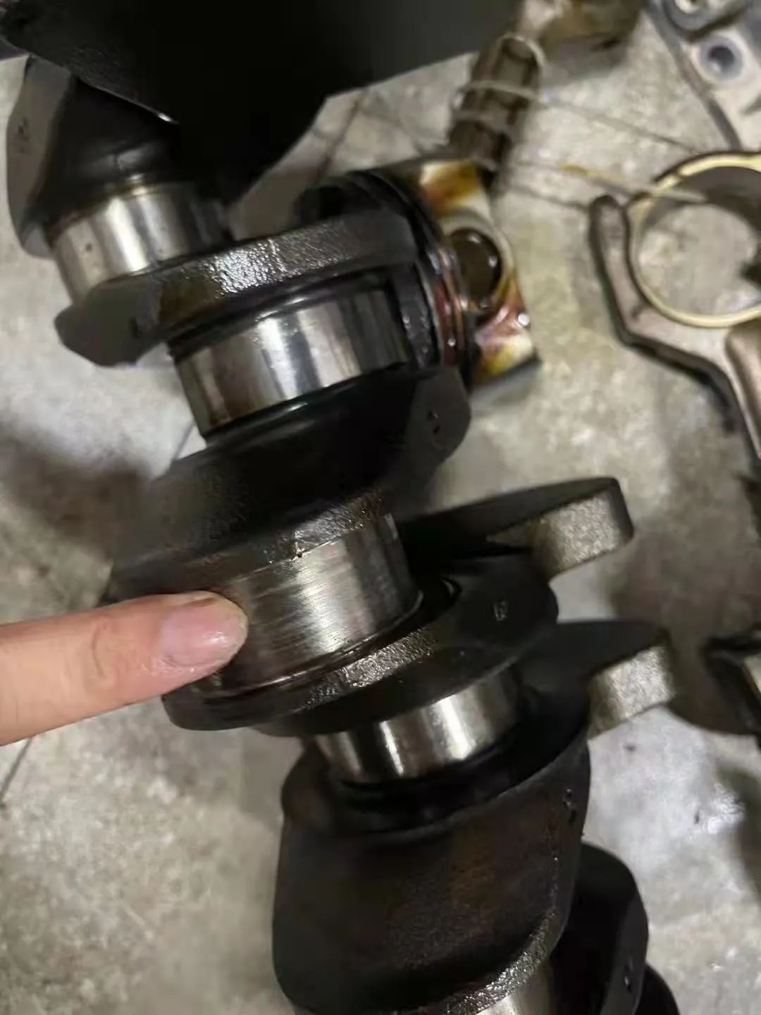 如何知道发动机拉缸拉瓦了,拉缸跟爆瓦是怎么造成的