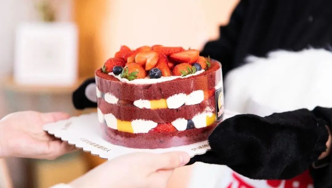 社群粉丝超300万，年复购3.7次，网红蛋糕熊猫不走的暴走之路