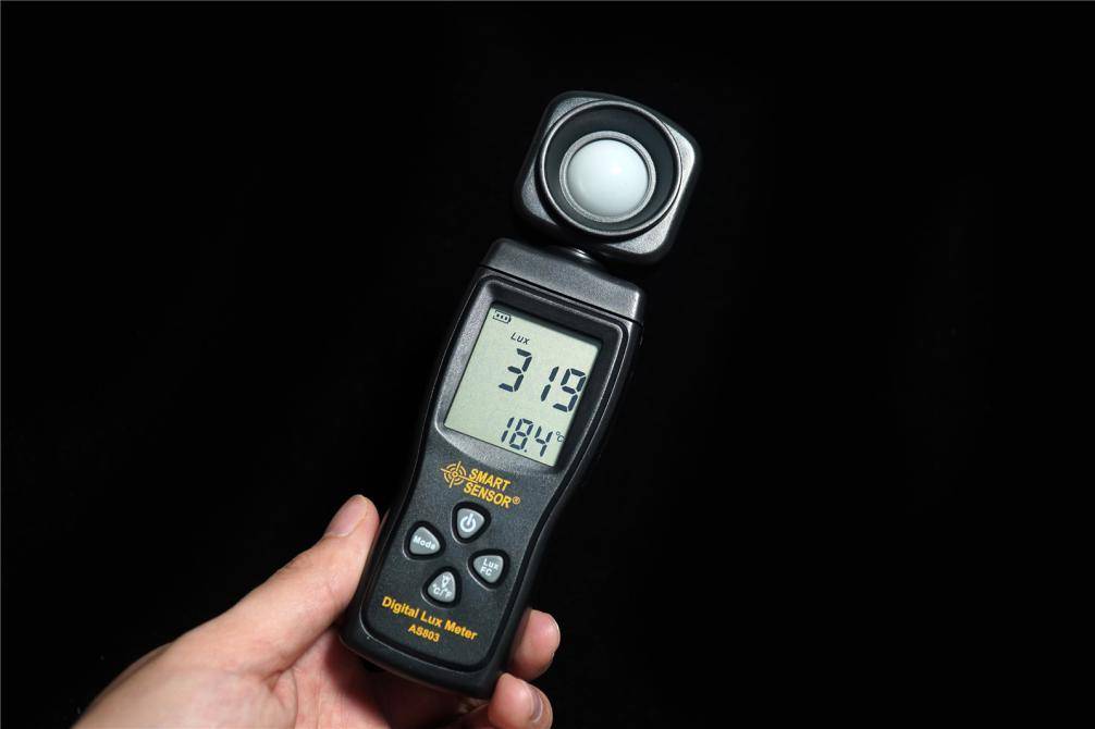 防蓝光护眼的正确方法,爱德华医生护眼灯央视曝光