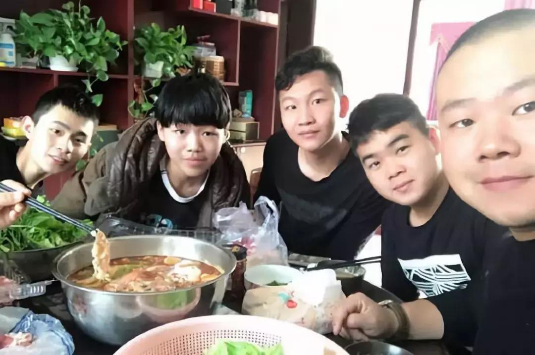 岳云鹏和郭德纲陈年往事,哪一年岳云鹏14岁郭德纲26岁