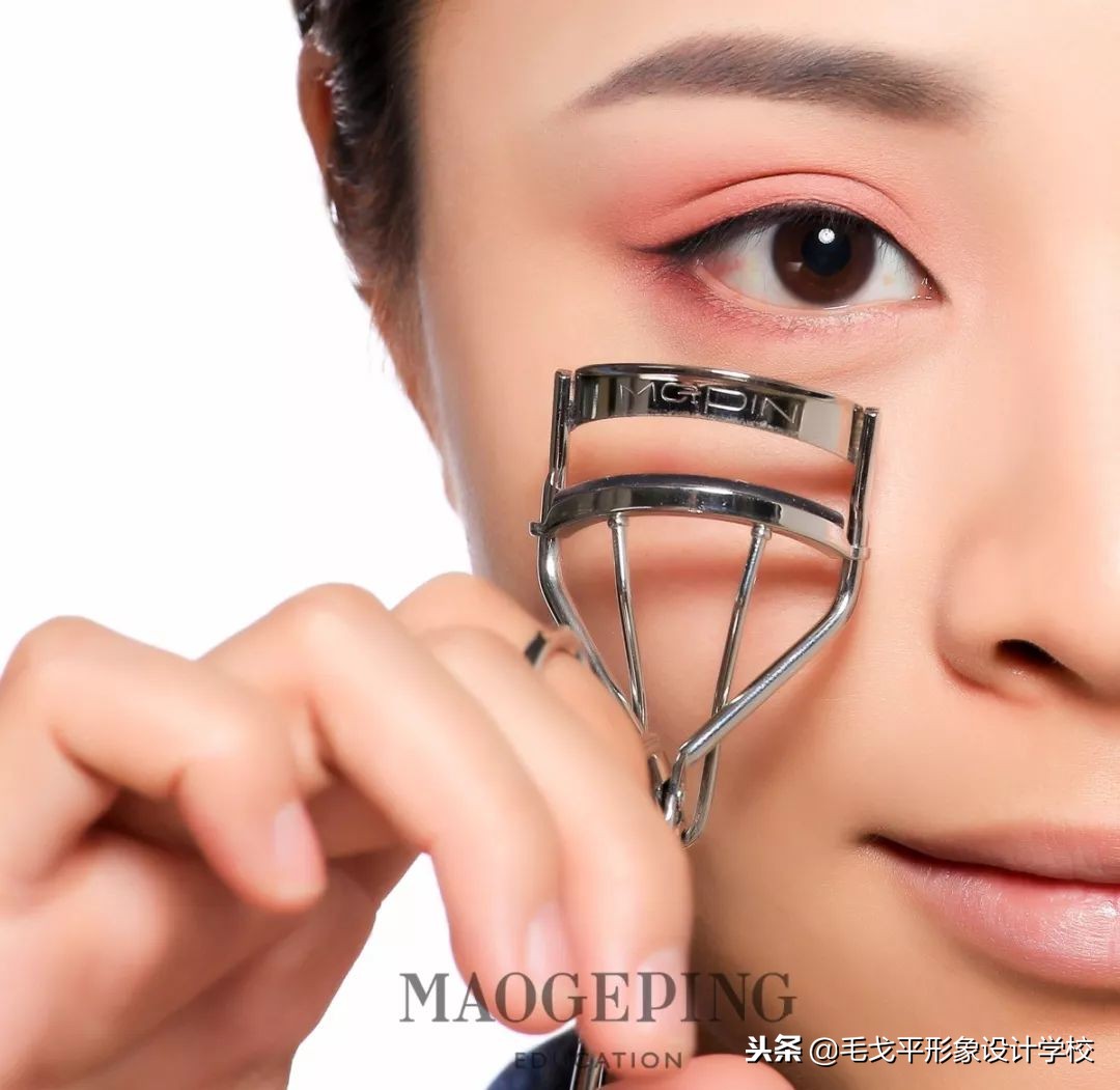 柔和清透的自然眼妆,女团眼妆豆沙蜜桃色