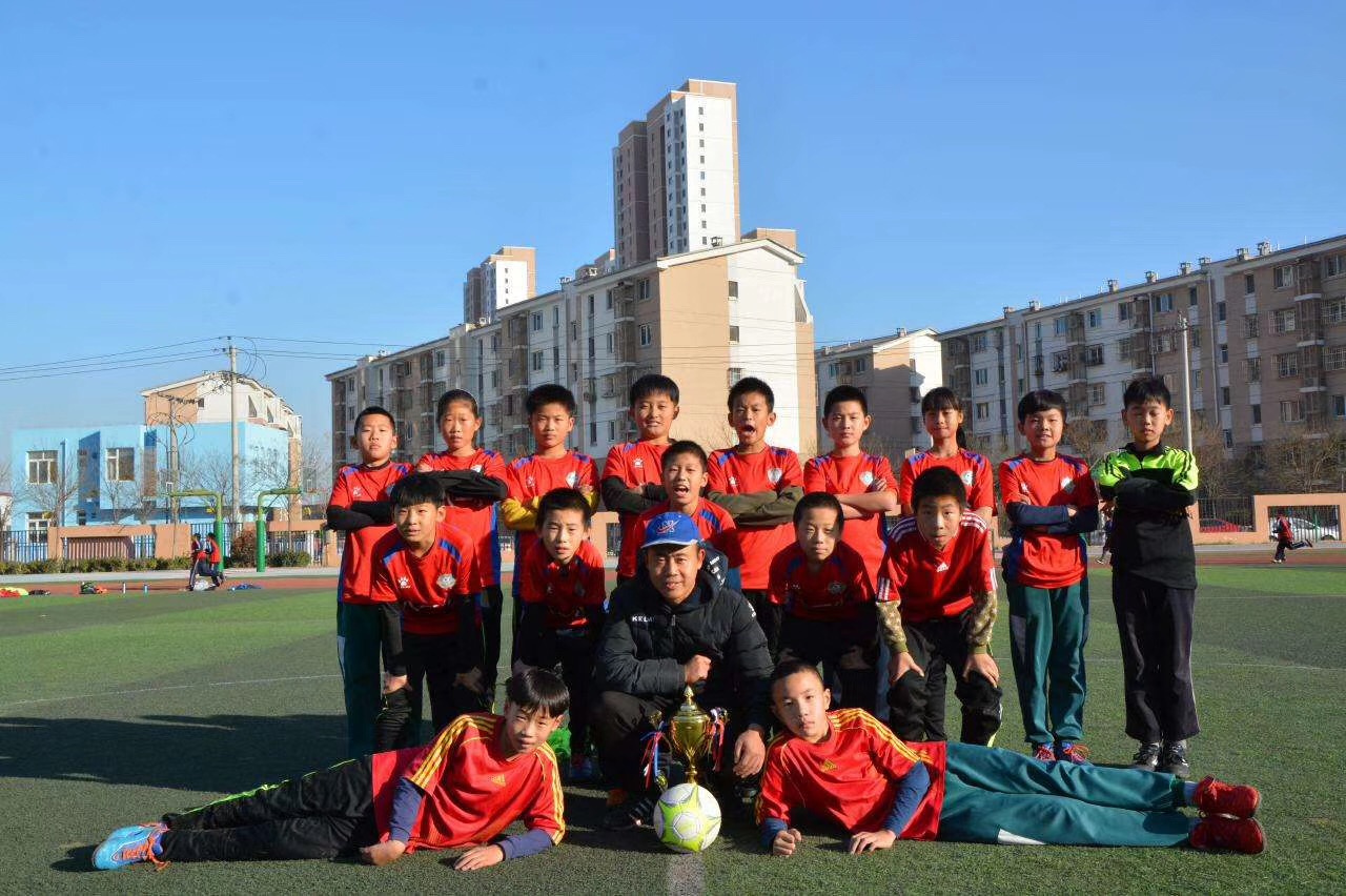 记录校园足球比赛,记录学校足球联赛精彩瞬间