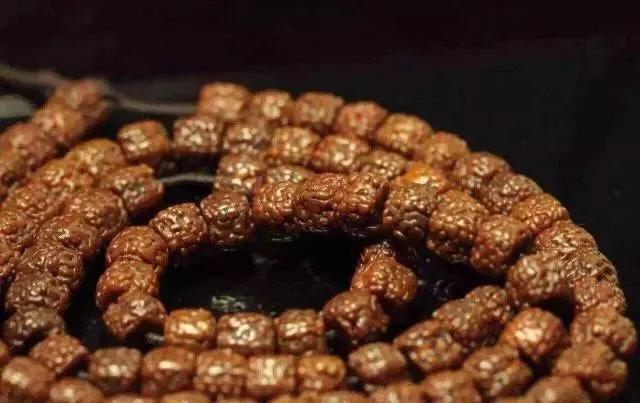 金刚菩提手串黑了怎么办,金刚菩提上油黑了怎么处理