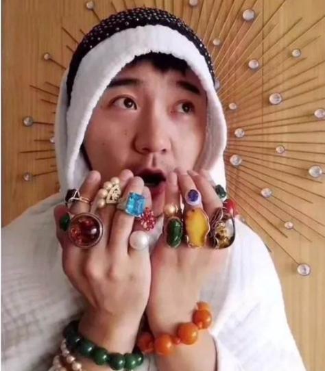 壕无人性!Dota玩家连年本子上万级,一言不合还要抽*博兰**基尼