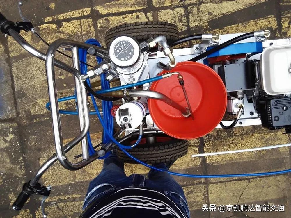 地下车库标识施工详细流程,车库墙面指引标识怎么施工