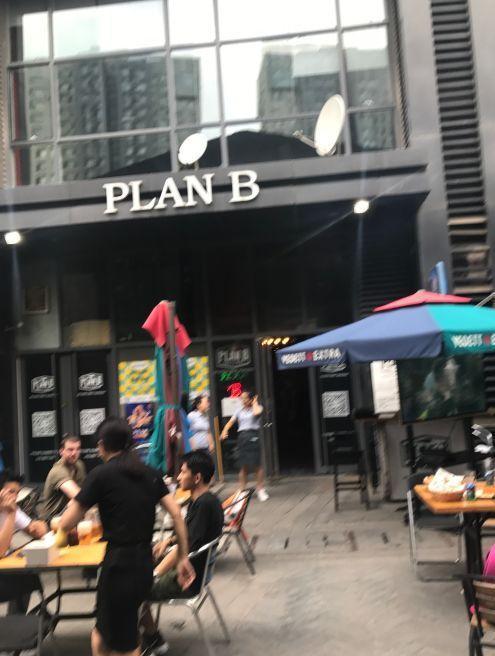 头一次在足球酒吧吃到90块钱的玉米片贵到离谱却好吃至极