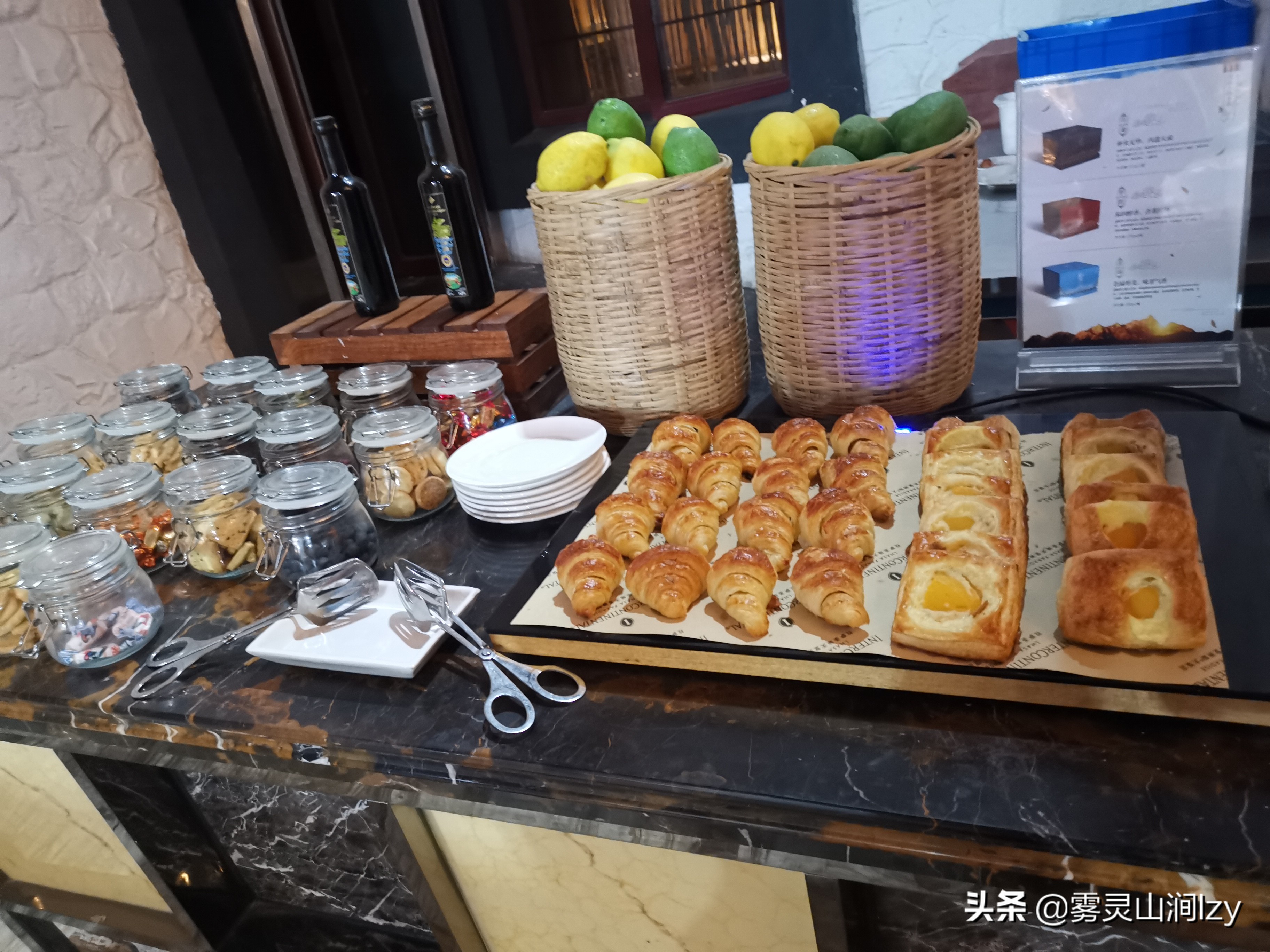 蓝天白云下的雪域高原布达拉宫,蓝天之下日光之城简介