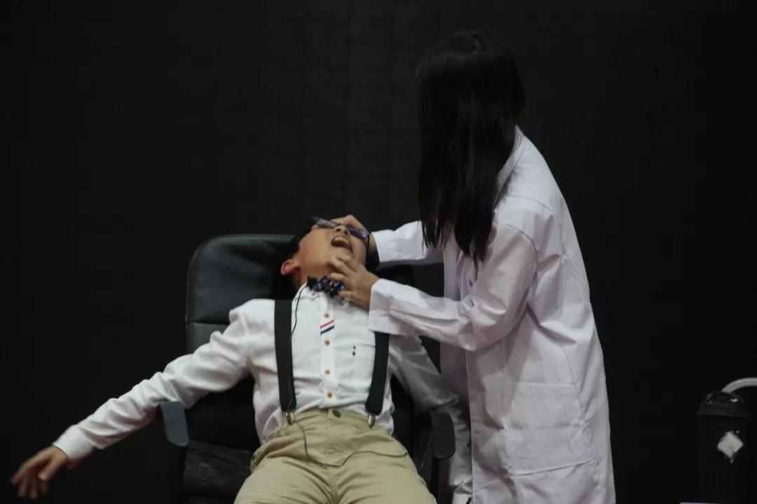 让你瑟瑟发抖地捧腹大笑/力迈中美国际学校卡文特“绿魔先生”