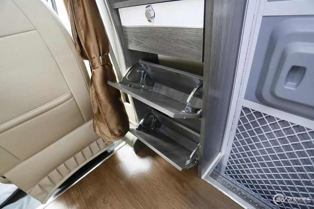 房车大全20-30万的小型c型房车,飞翔房车入门级b型房车价格