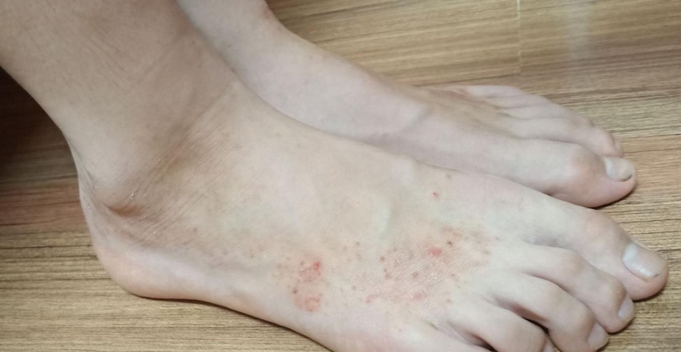 为什么日本人一年四季都穿袜子,日本人睡觉穿什么样的袜子