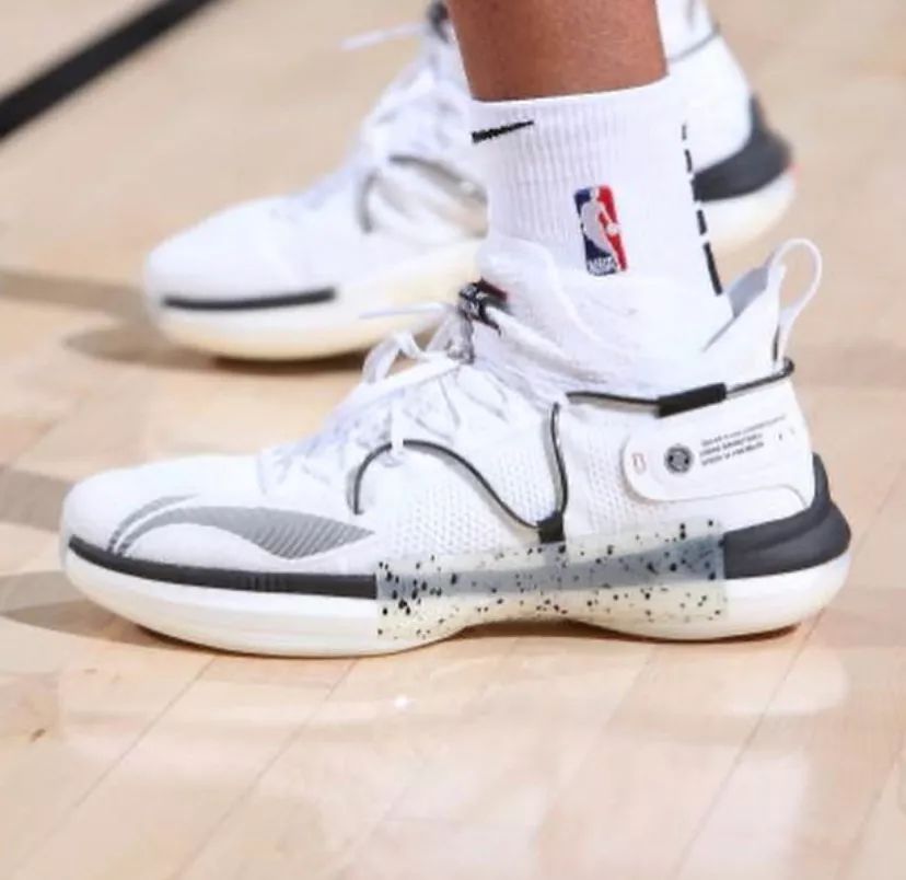 林书豪黄蜂配色战靴,林书豪12年球鞋