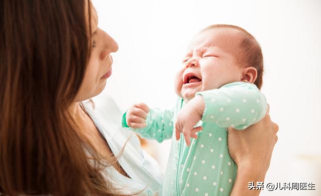 宝宝爱哭又不吃奶怎么回事,半岁宝宝晚上哄睡难爱哭怎么回事