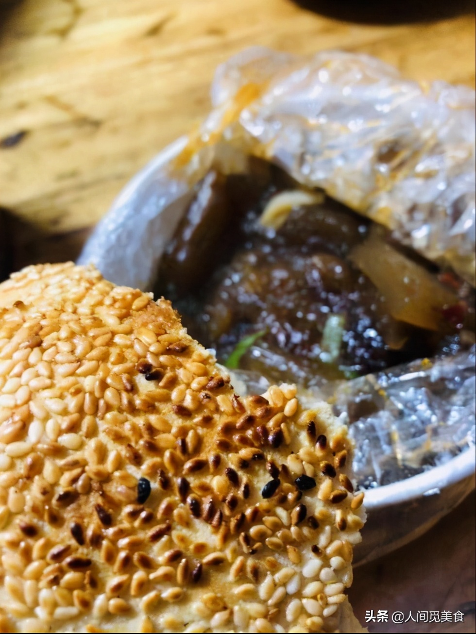 山东大爷在家做凉粉,卖凉粉大爷十块钱三斤