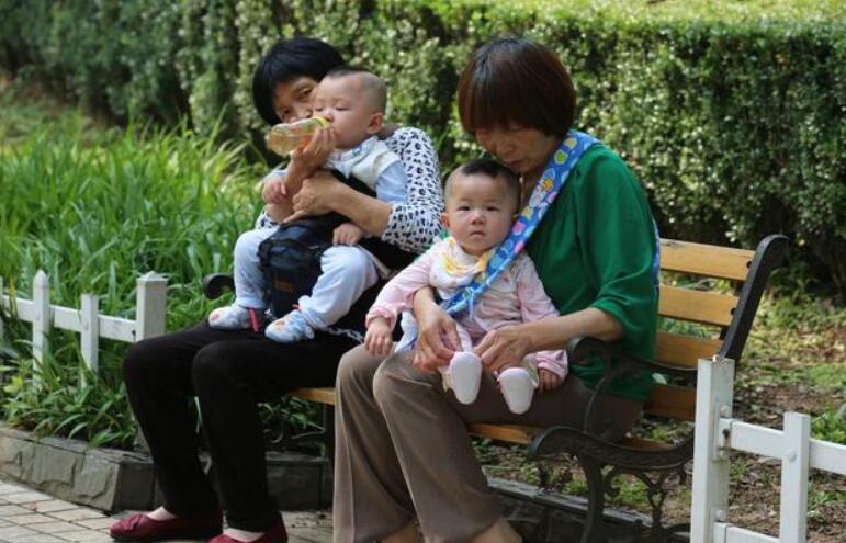 双职工二胎家庭如何安排生活,双职工生二胎的问题