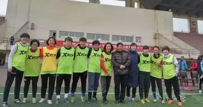 怒放女足,铿锵玫瑰美丽绽放女足夺冠