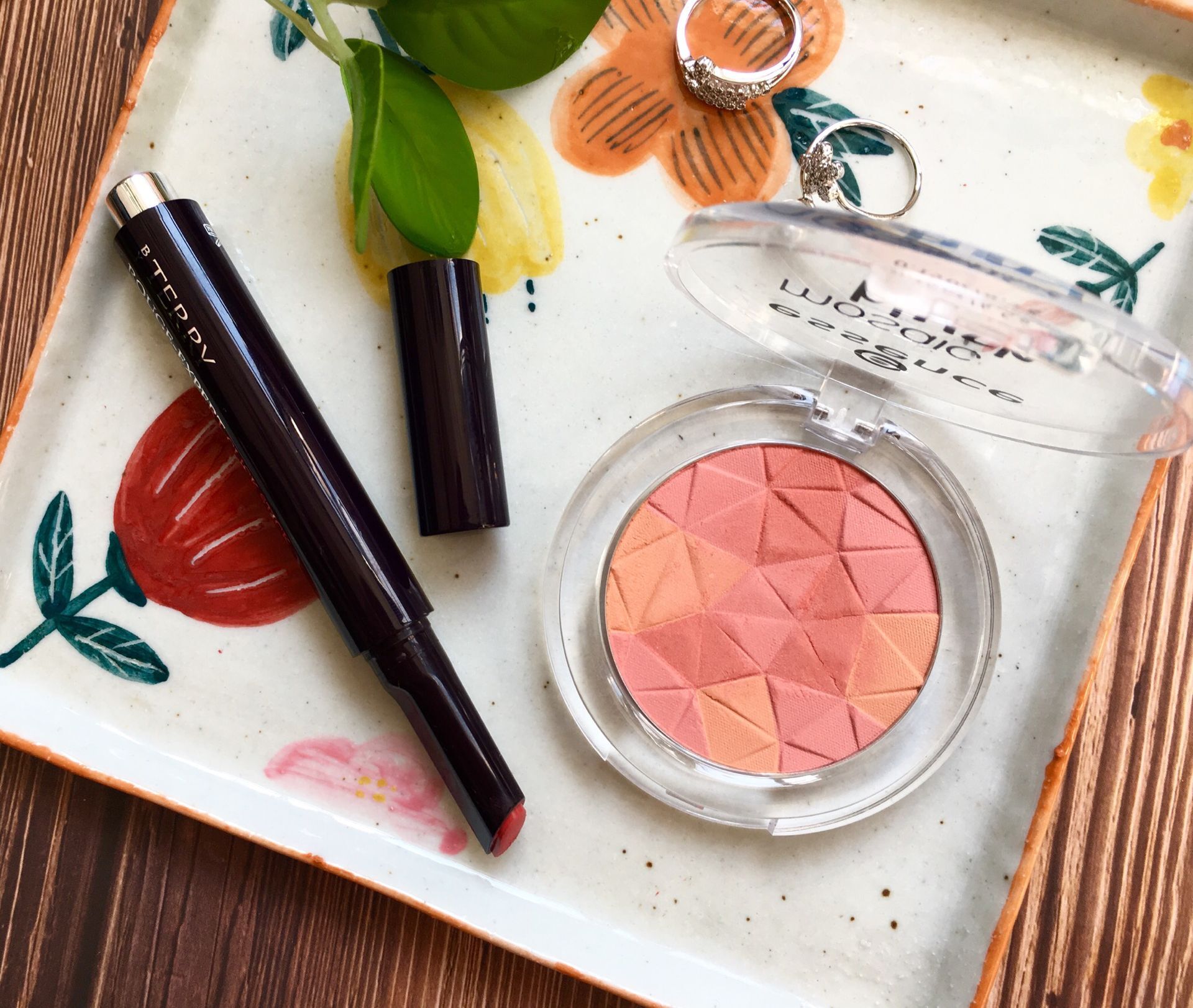 润唇膏和口红如何搭配,日常搭配需要几支口红