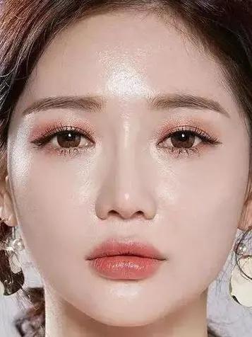 为什么有人化完妆皮肤发亮,妆感油腻是怎么回事