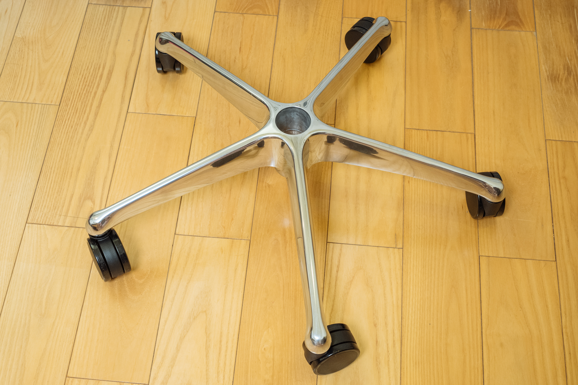 冈村电脑椅测评,冈村contessa一代和二代