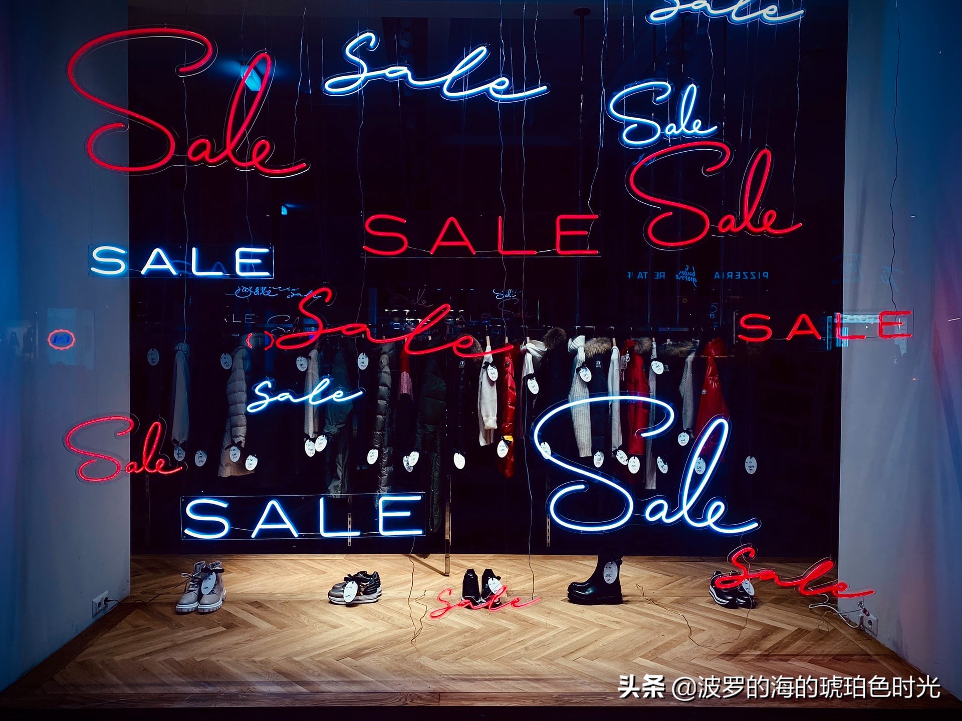 俄罗斯人在超市疯狂抢购,俄罗斯有什么打折的购物节