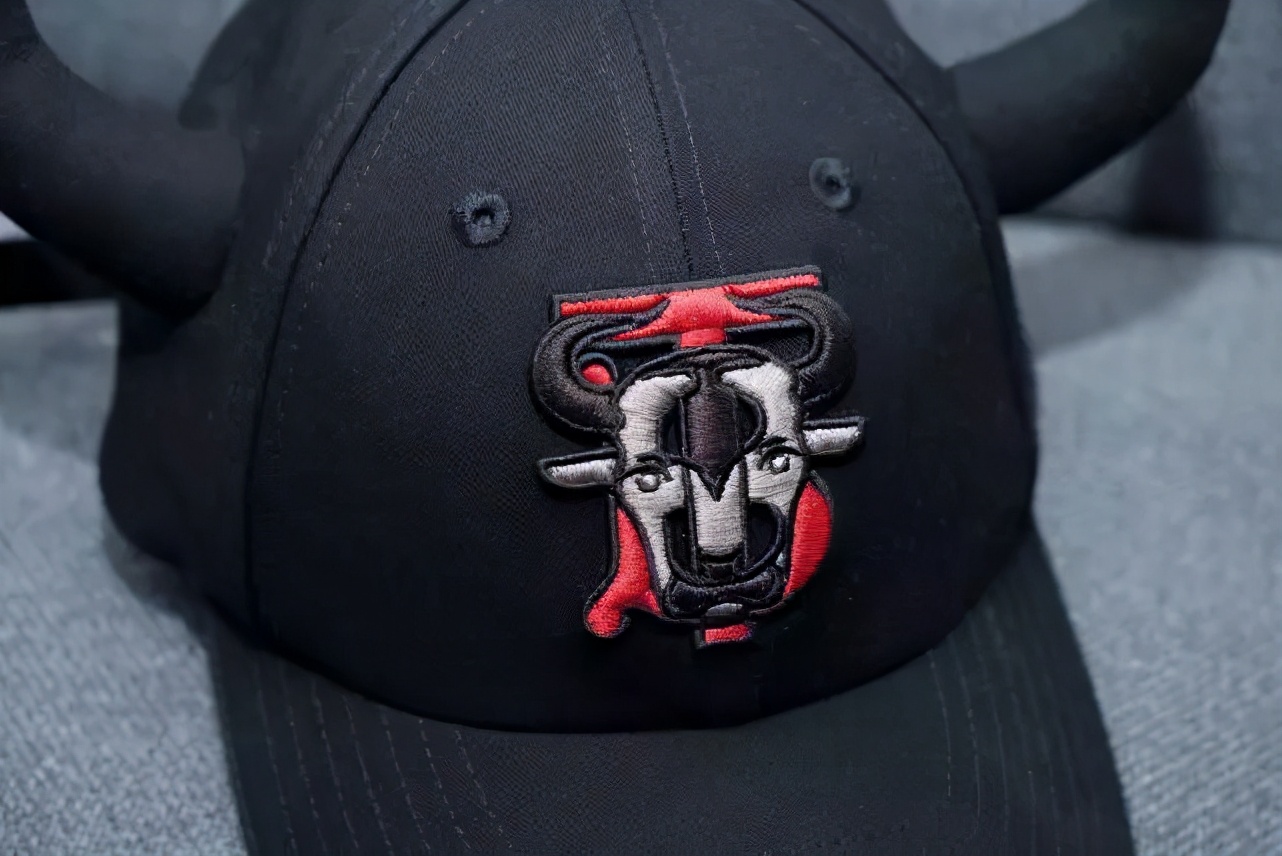 阿迪达斯牛年限定鞋,品牌牛年限量款