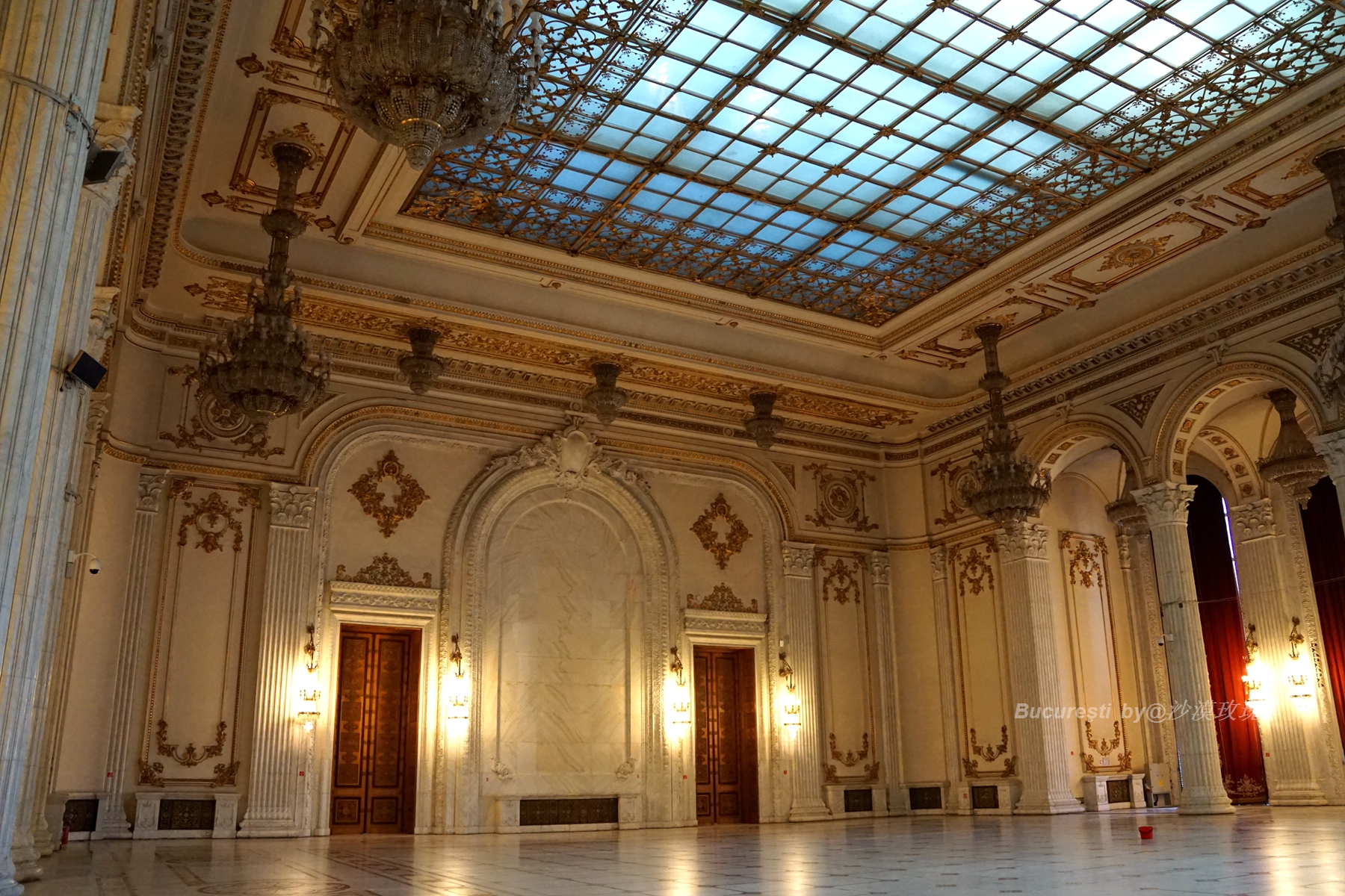 耗资100多亿的建筑里面非常壮观,耗资2亿最丑建筑