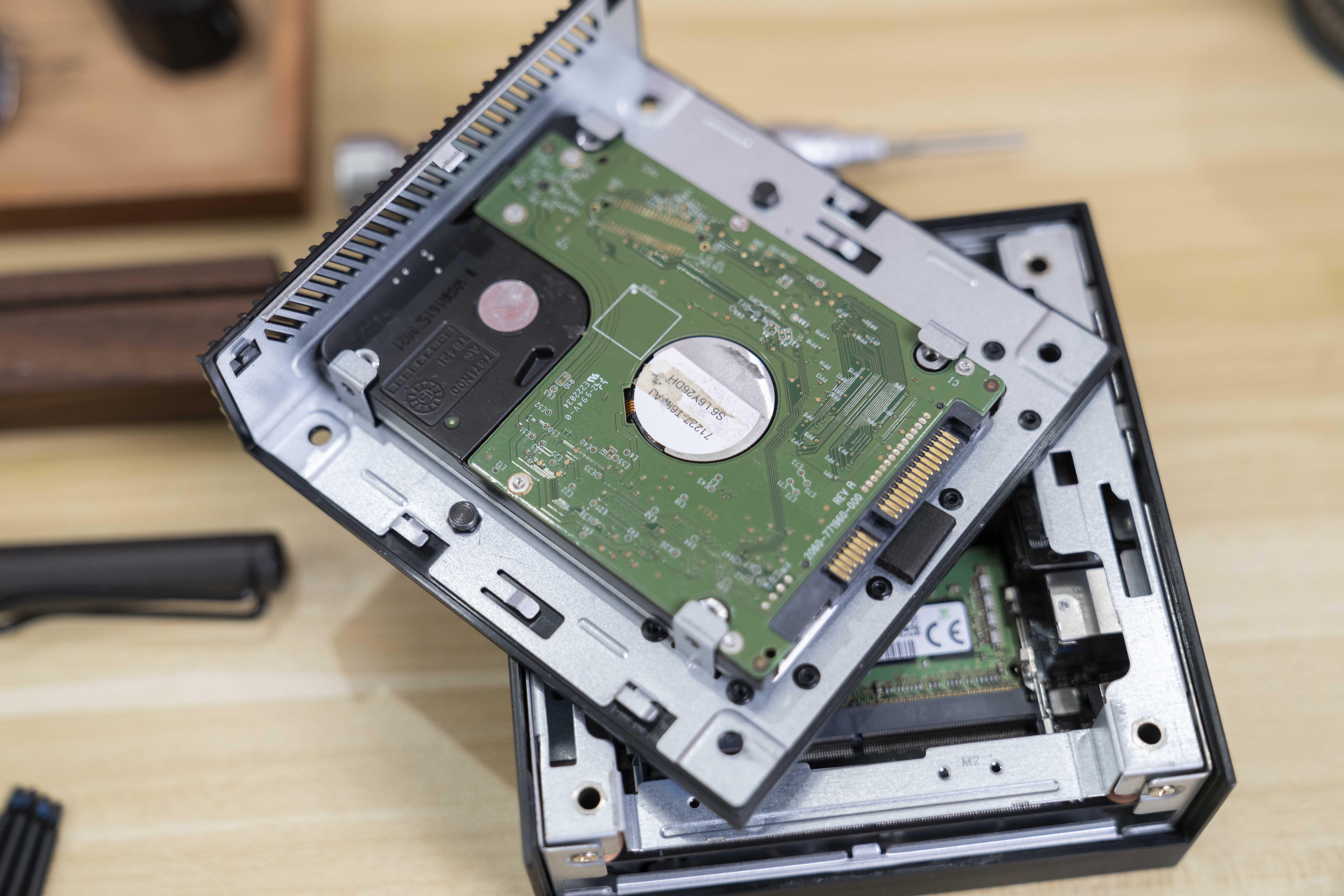 告别凌乱桌面提升办公效率：华硕ProMiniPCPN61