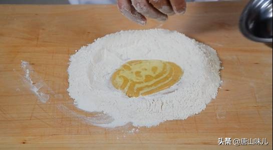 包元宝水饺的手法视频慢动作,儿童手工元宝水饺慢动作教程