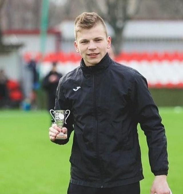 受伤最严重的足球运动员,足球运动员受伤瞬间