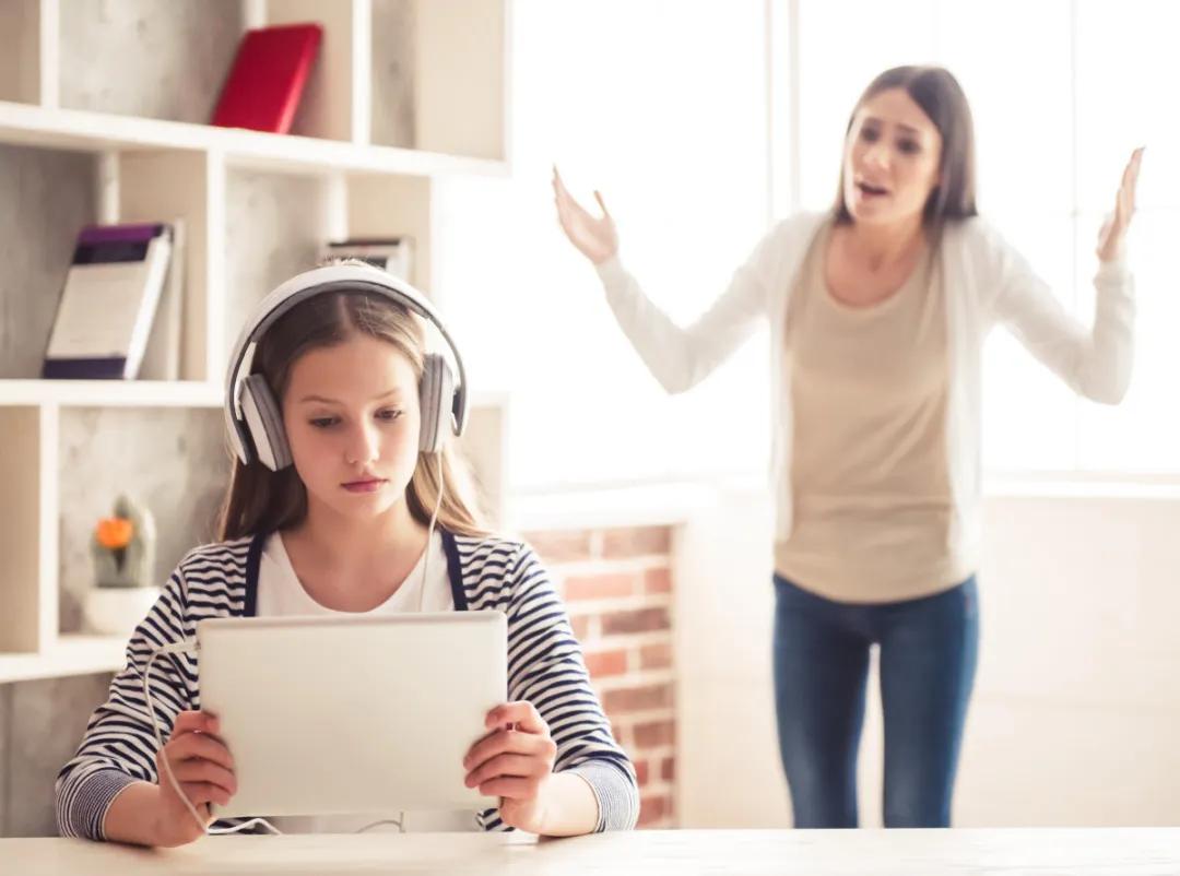 如何拥抱一个刺猬,两只刺猬如何拥抱