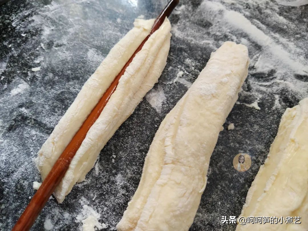 上海油条的做法和配方视频,100种简易懒人早餐油条的做法