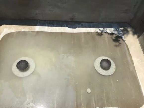 地面上鱼池自动排污过滤施工方法,鱼池过滤系统怎么实现自动排污的